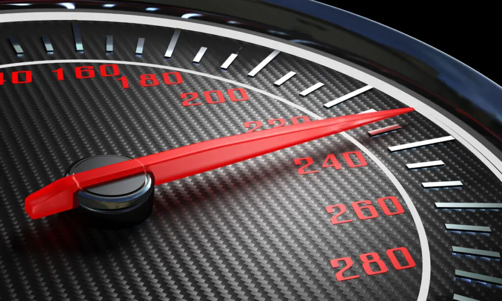 Mais de 3 mil condutores são multados por hora no Brasil por excesso de velocidade