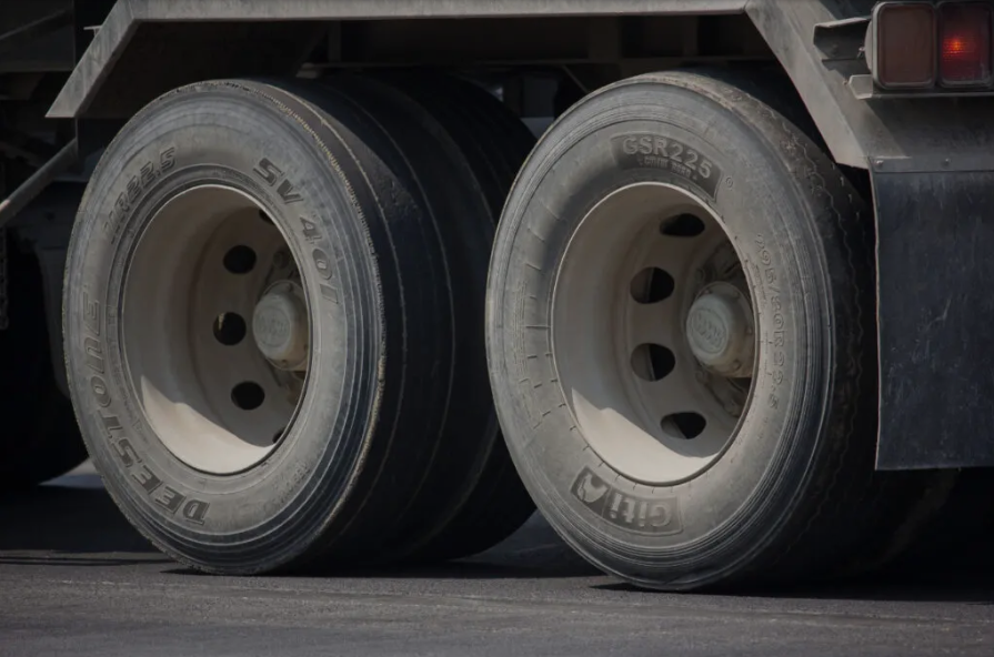 Pneus reformados poderão ser proibidos para veículos de transporte de cargas e passageiros